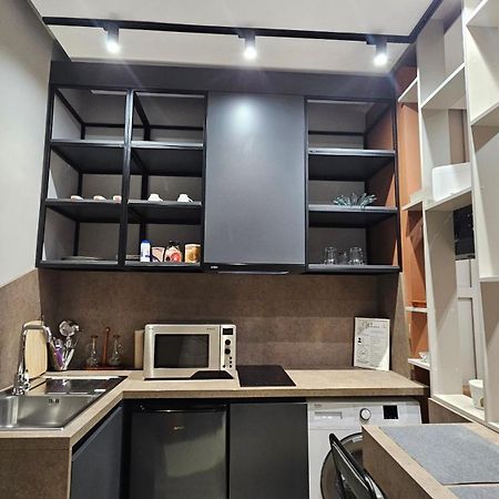 Tam Serviced Studio Apartments Next To Blloku Tirana Esterno foto