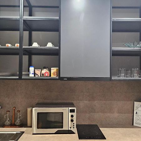 Tam Serviced Studio Apartments Next To Blloku Tirana Esterno foto