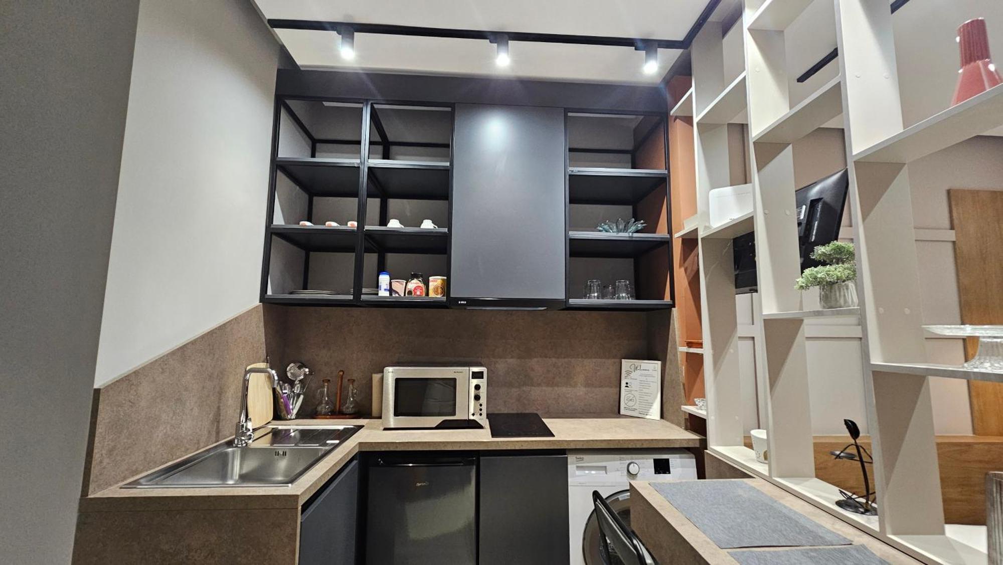 Tam Serviced Studio Apartments Next To Blloku Tirana Esterno foto