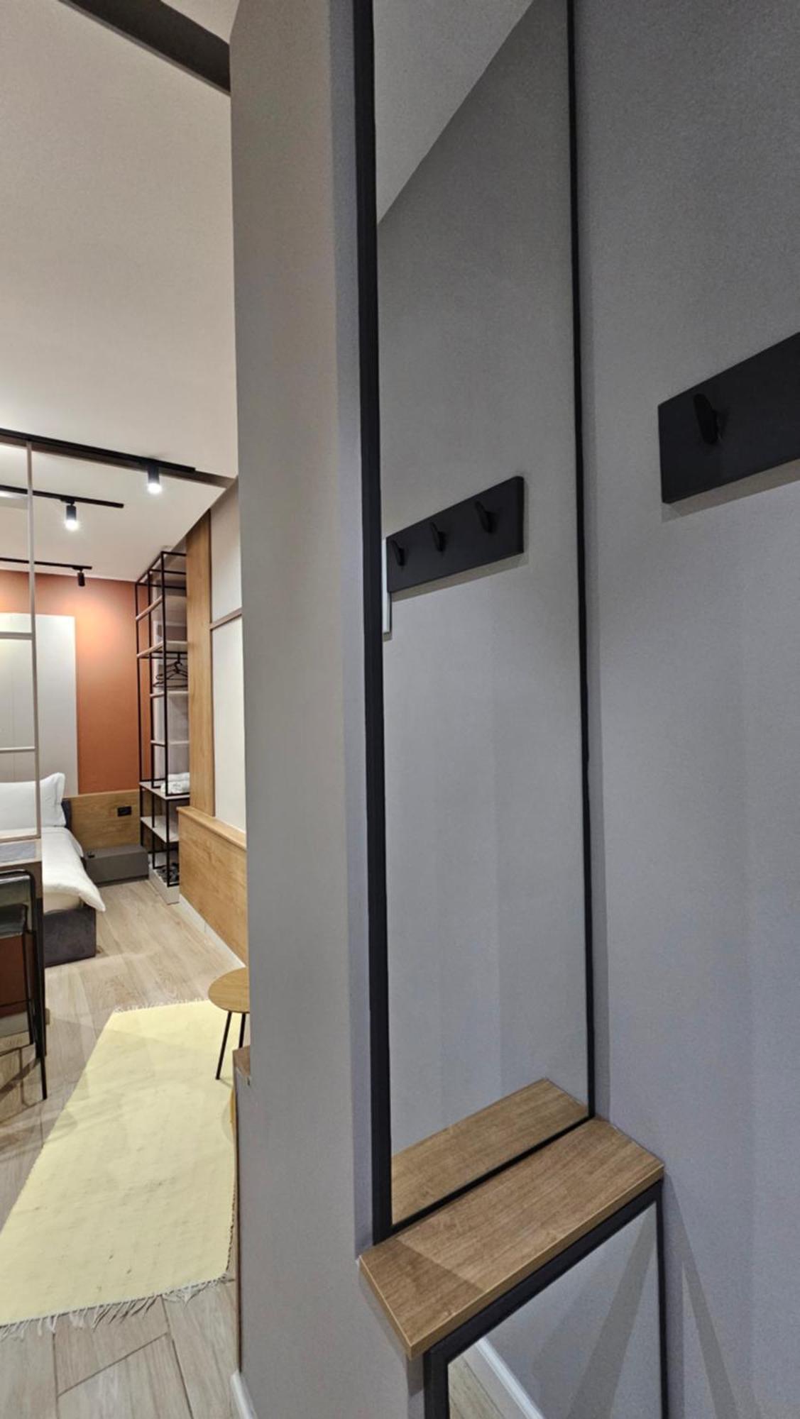 Tam Serviced Studio Apartments Next To Blloku Tirana Esterno foto