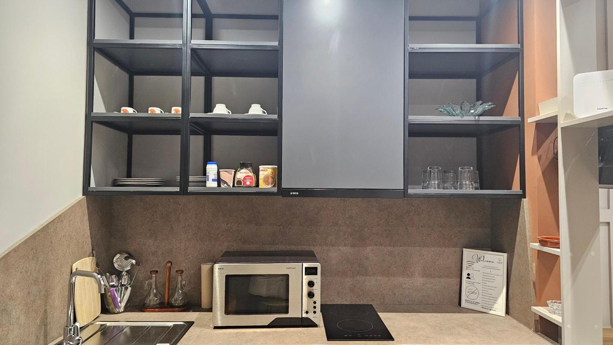 Tam Serviced Studio Apartments Next To Blloku Tirana Esterno foto
