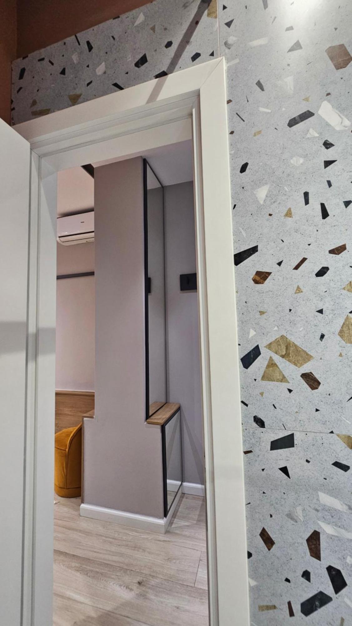 Tam Serviced Studio Apartments Next To Blloku Tirana Esterno foto