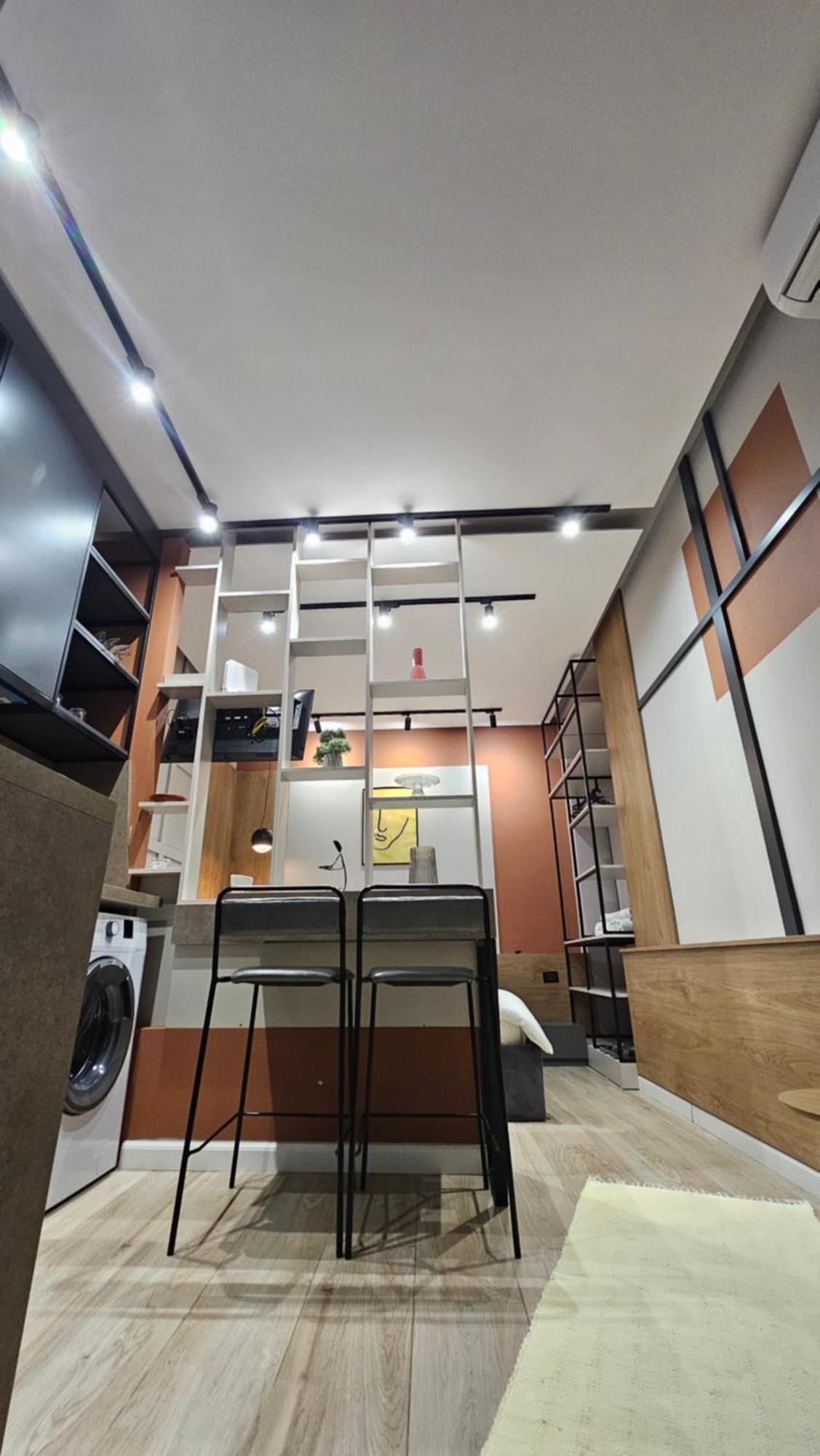 Tam Serviced Studio Apartments Next To Blloku Tirana Esterno foto