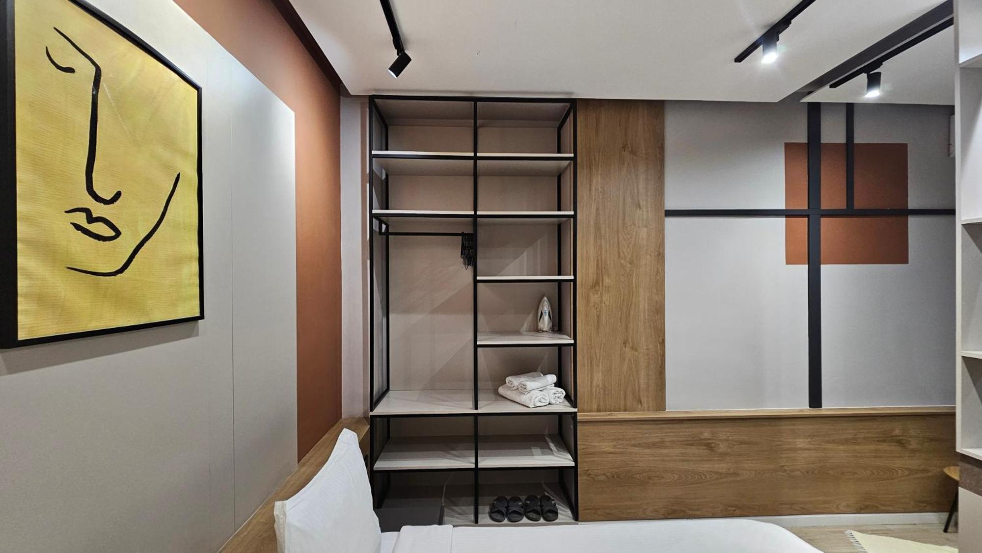 Tam Serviced Studio Apartments Next To Blloku Tirana Esterno foto