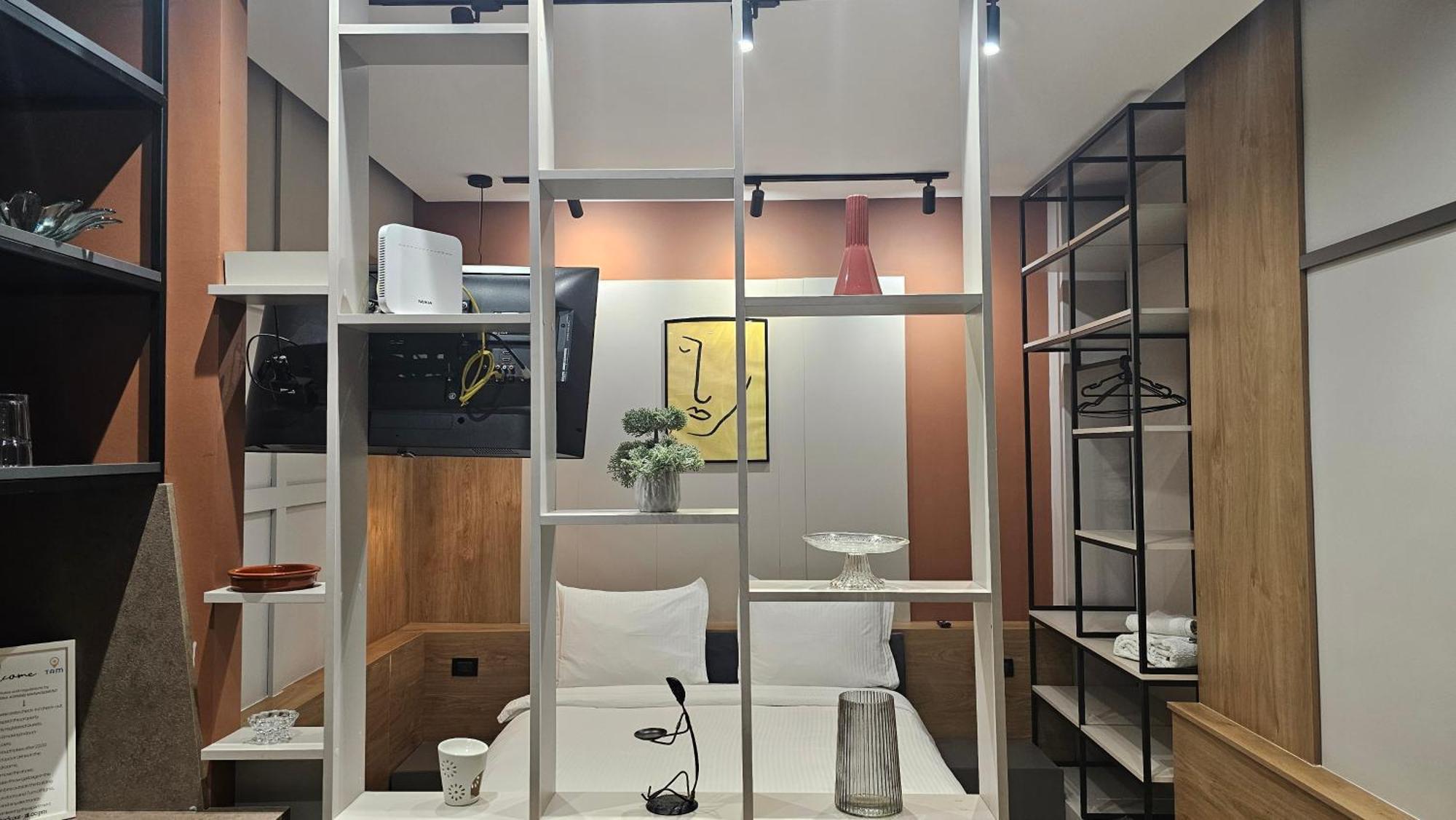 Tam Serviced Studio Apartments Next To Blloku Tirana Esterno foto