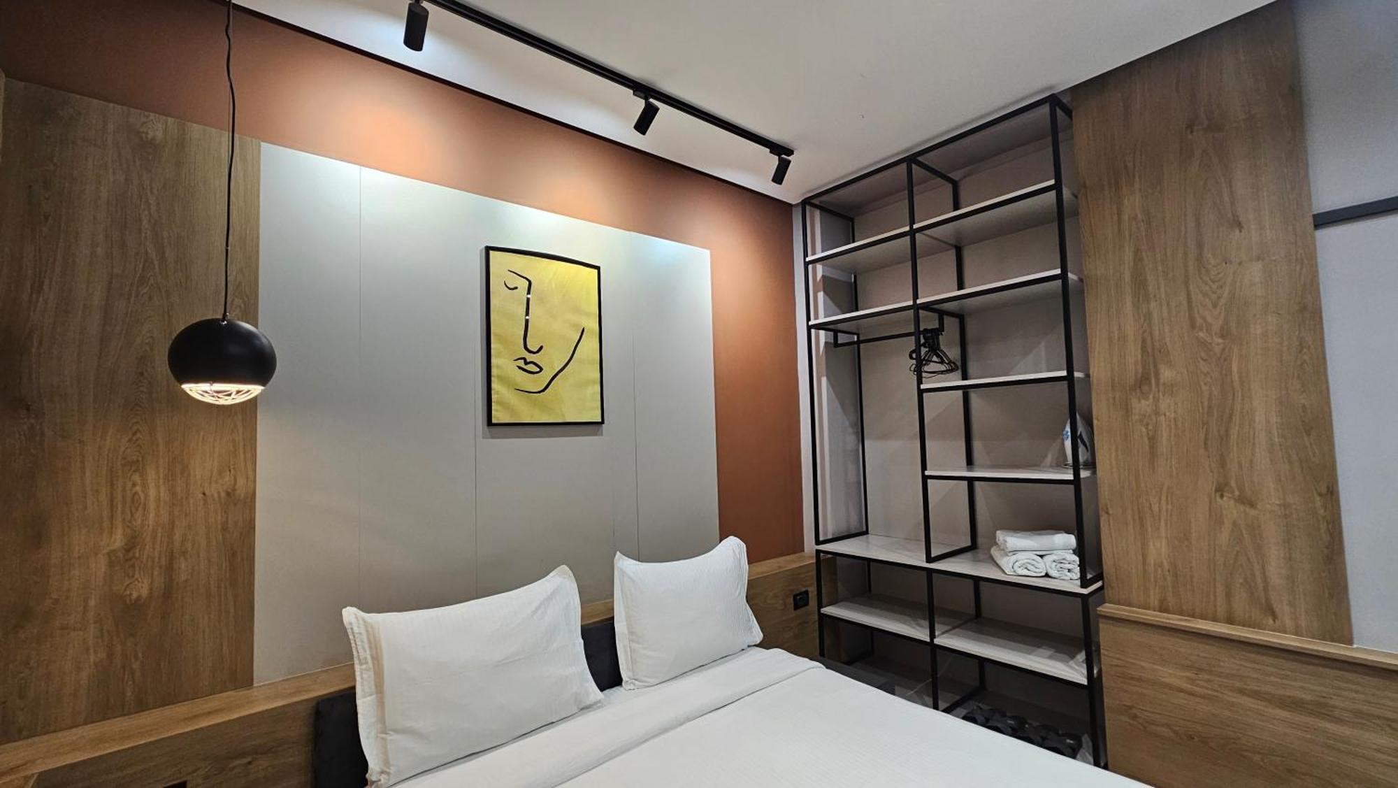 Tam Serviced Studio Apartments Next To Blloku Tirana Esterno foto