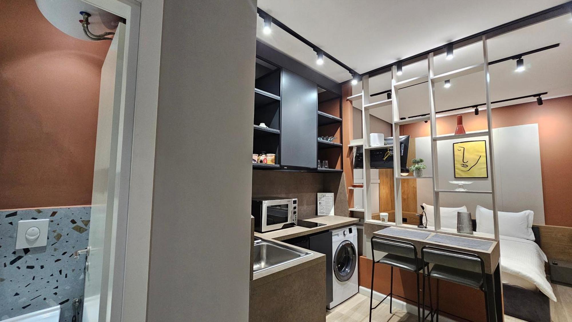 Tam Serviced Studio Apartments Next To Blloku Tirana Esterno foto