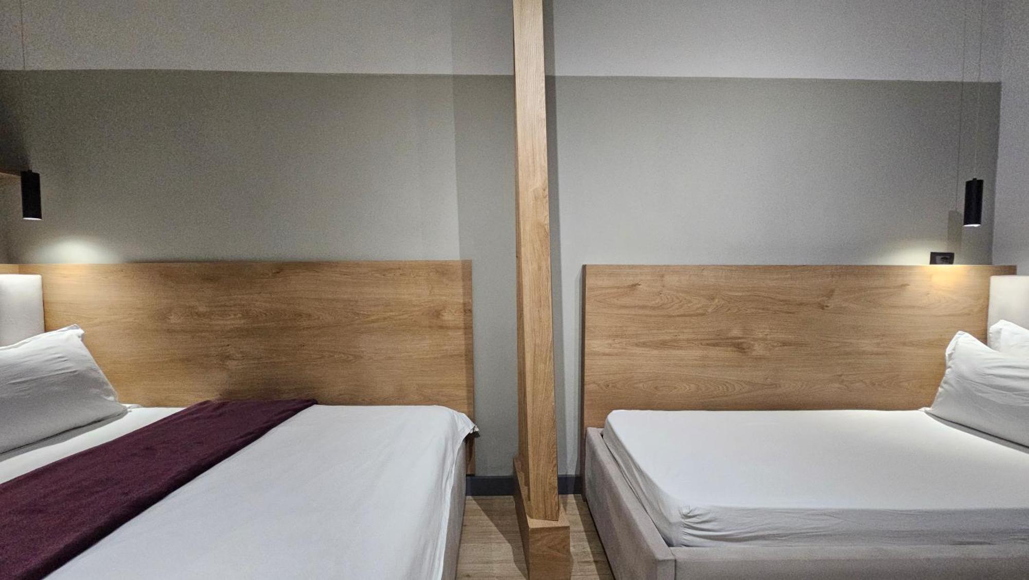 Tam Serviced Studio Apartments Next To Blloku Tirana Esterno foto