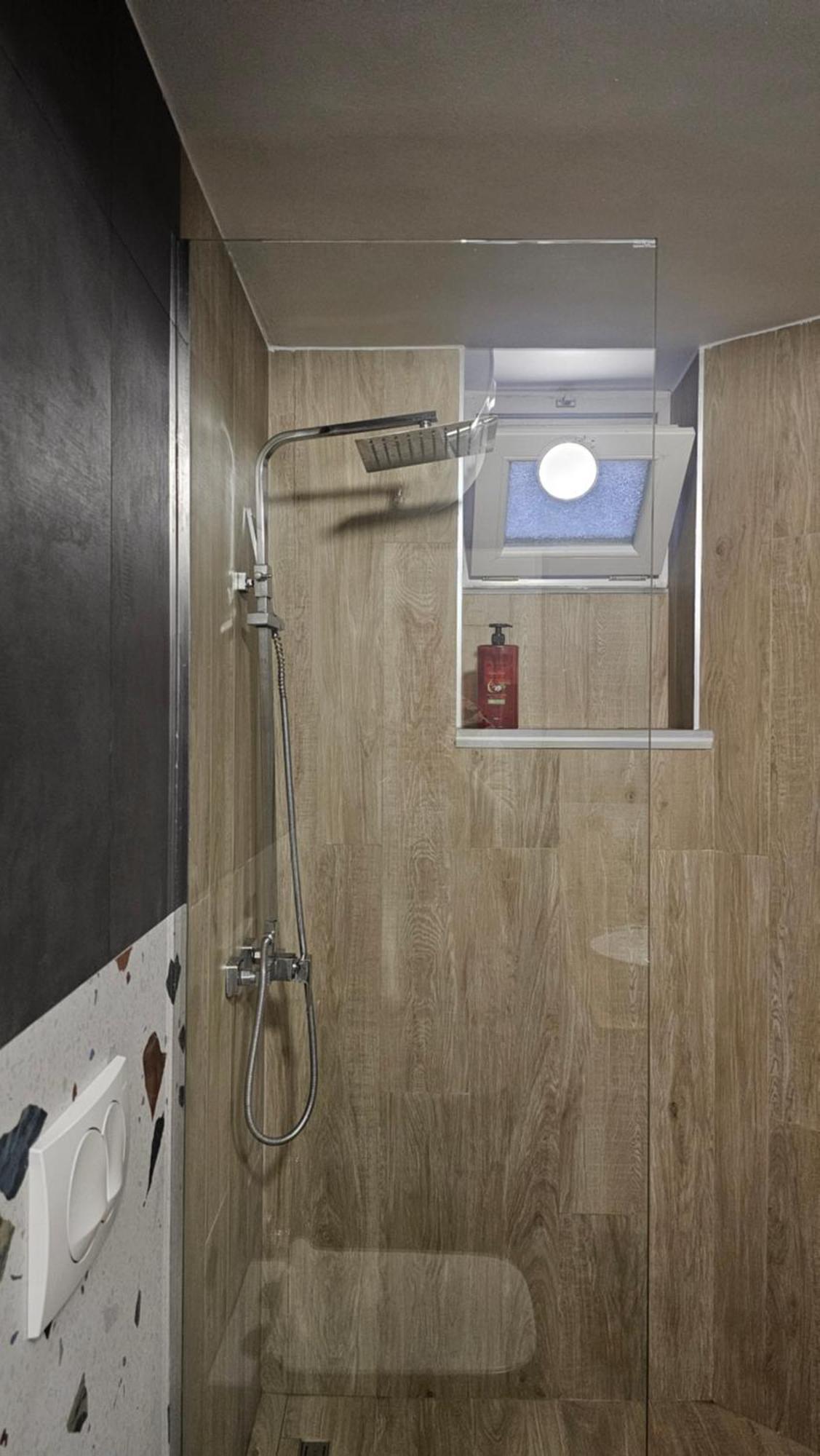 Tam Serviced Studio Apartments Next To Blloku Tirana Esterno foto