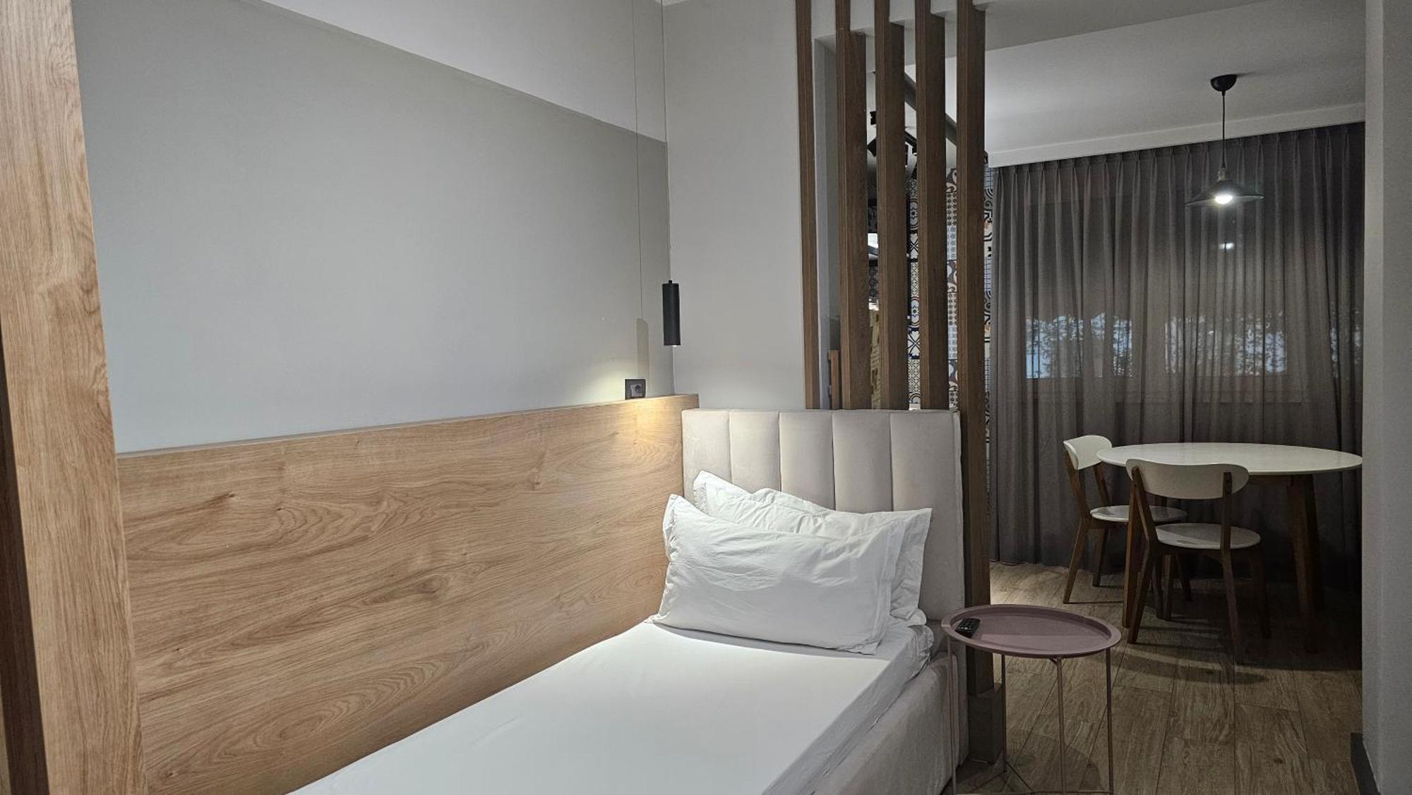 Tam Serviced Studio Apartments Next To Blloku Tirana Esterno foto