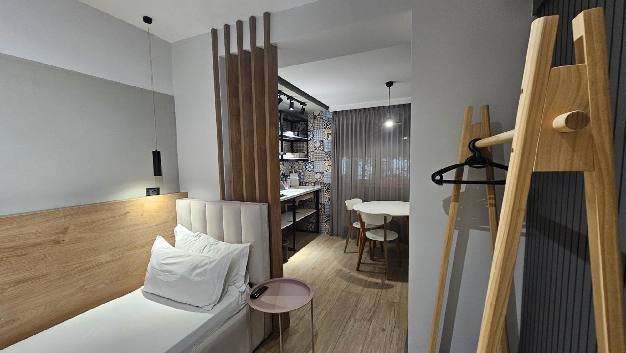 Tam Serviced Studio Apartments Next To Blloku Tirana Esterno foto