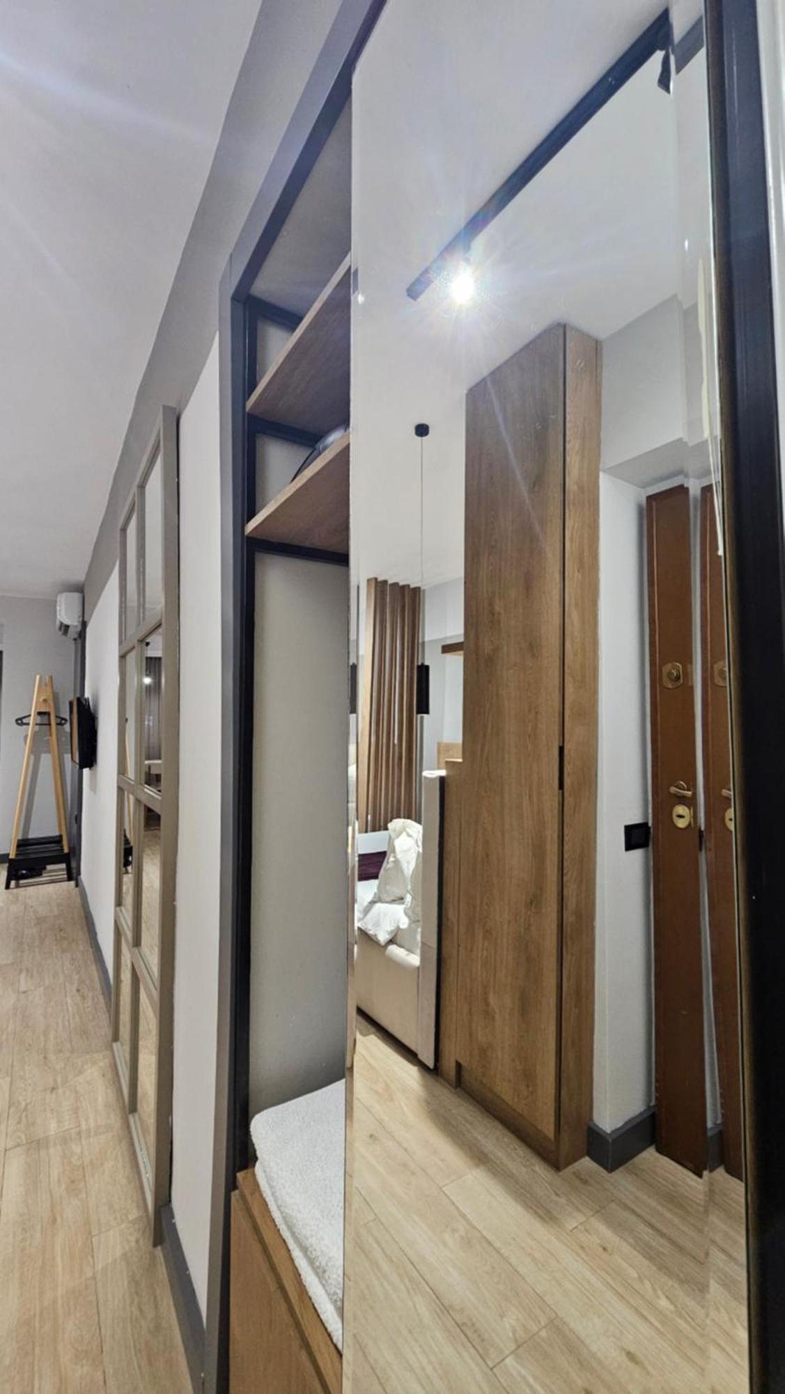 Tam Serviced Studio Apartments Next To Blloku Tirana Esterno foto