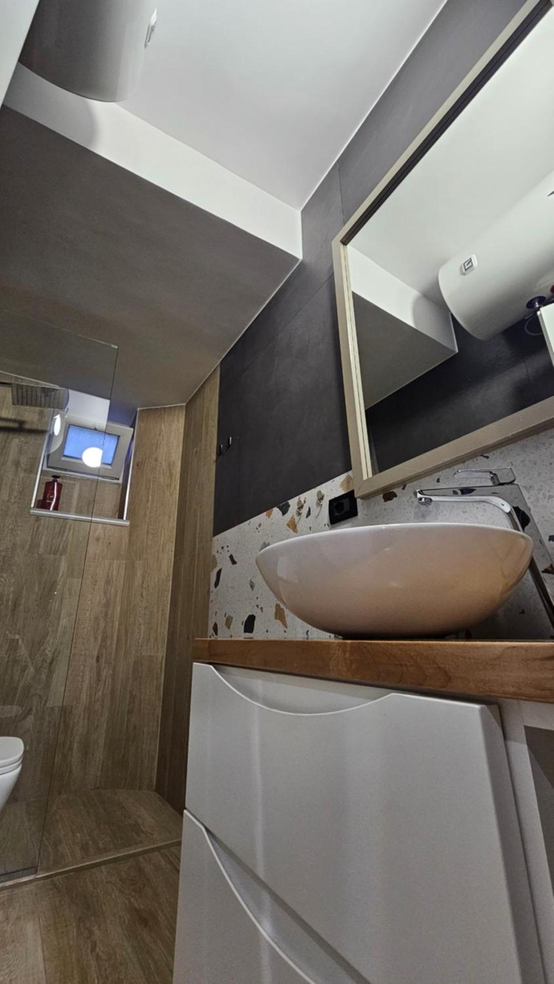 Tam Serviced Studio Apartments Next To Blloku Tirana Esterno foto